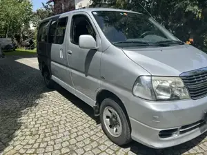 Toyota Hiace 8-Plätzer Allrad Bus AHK 4WD Diesel Bild 3