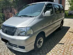 Toyota Hiace 8-Plätzer Allrad Bus AHK 4WD Diesel Bild 2