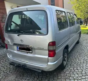 Toyota Hiace 8-Plätzer Allrad Bus AHK 4WD Diesel Bild 6