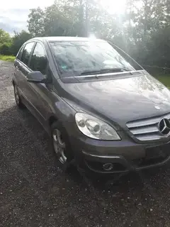 Mercedes B 180CDI Bj 2006  DIESEL 182000   Km neu vorgeführt 2  26   Euro 4850.-    Bild 2