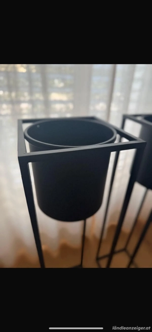 Pflanztöpfe mit Gestell