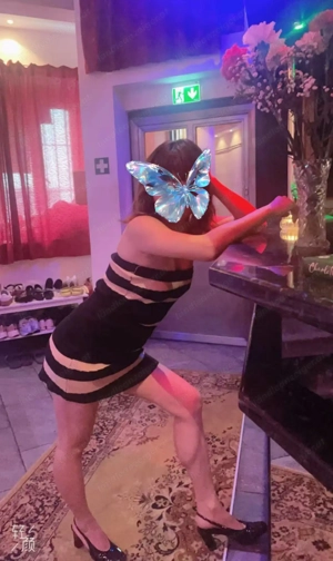 Erstversuch! Neugieriges Teeny (25J) Bild 3