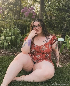 Verfügbar für nette Treffen, um schöne Zeiten und Erinnerungen zu teilen  Bild 5