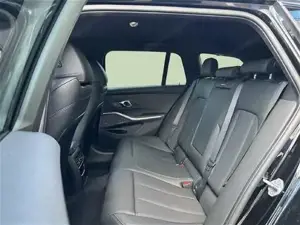 BMW 320d xDrive M Sportpaket // DAB-Tuner // Anhängerkupplung elektrisch Bild 10