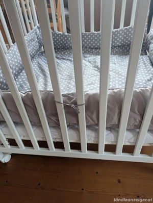 Laufgitter mit Matratze und Einlage