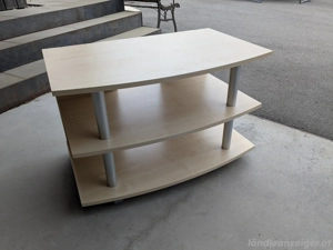 TV Kästchen auf Rollen