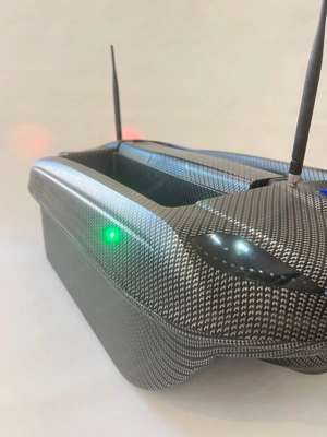 Carplounge RT4 V3 Autopilot Futterboot Black Carbon Fox Mapping Bild 2