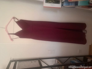 weinrote Ballkleid mit Blazer