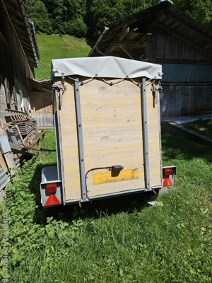 Hänger für Schafe oder Ziegen Bild 2