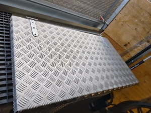 Alu Rifflblechkiste vom Schlossermeister handgemacht - Einzelstück für Anhänger etc. Bild 3