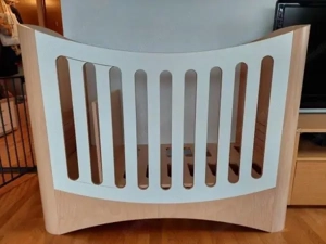 Hochwertiges Tischler-Kinderbett zu verkaufen 