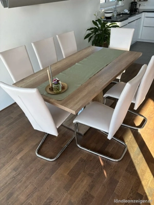 Esszimmertisch  Bild 3