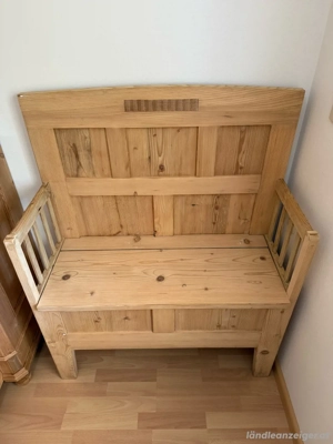 alte Bank  Truhe Bild 3