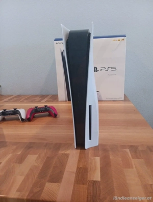 PlayStation 5 + 2 DualSense-Controller Bild 5