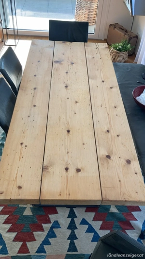Rustikaler Esstisch
