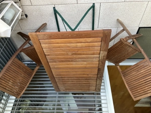 Tisch, Stühle, Liegestuhl 