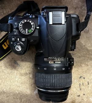 Nikon D3100 mit Objektiv und viel Zubehör Bild 3