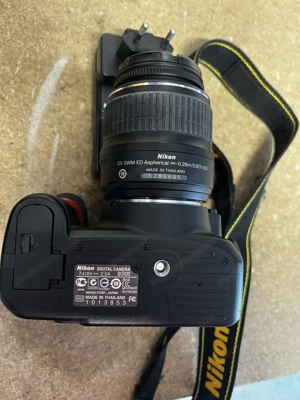 Nikon D3100 mit Objektiv und viel Zubehör Bild 7