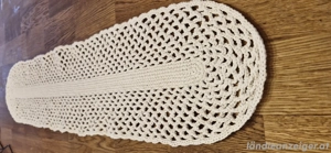 selbstgehäkelter Tischläufer 