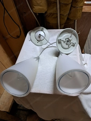   Zwei Decken Lampen 