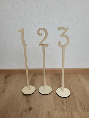 Tischnummern aus Holz