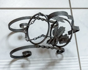 Diverse Weinflaschenhalter, Schmiedeeisen, Weinheber, Flaschenhalter Bild 4