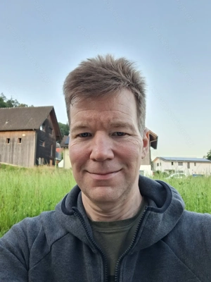 Kommunikativer Gefühlsmensch, humorvoll und mobil sucht...