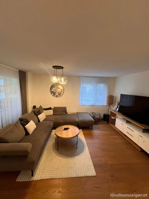 Provisionsfrei - neuwertige 3 Zimmer Wohnung mit TG Stellplatz Bild 2