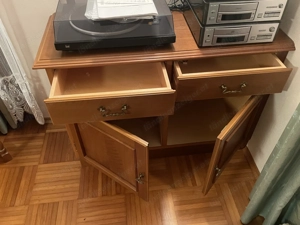 kleiner Holzschrank Bild 2