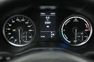 Mercedes-Benz eVito 129 Tourer PRO Lang ACC PDC KAM KlimaA Bild 4