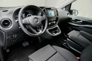 Mercedes-Benz eVito 129 Tourer PRO Lang ACC PDC KAM KlimaA Bild 5