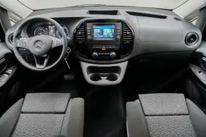 Mercedes-Benz eVito 129 Tourer PRO Lang ACC PDC KAM KlimaA Bild 6