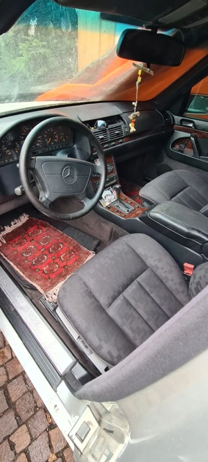 Mercedes 320 Youngtimer Bild 3