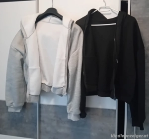 Pullover mit Zip und Kapuze Bild 2
