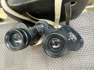 verkaufe ein zeiss Fernglas 8 x 30  s chön und scharf ?
