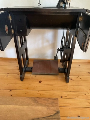 Nähmaschiene Antik Bild 4