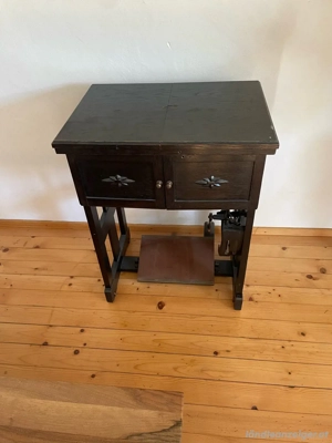 Nähmaschiene Antik Bild 3
