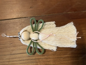 Handgemachte Makramee Fee mit Aufhänger, Makramee Dekoration Bild 2