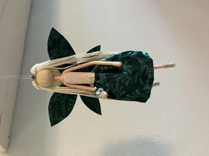 Elfe   Fee in Grün Weiß, Elfe mit Blumenmuster zum hängen, H. 18 cm, Dekohänger Bild 2