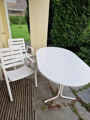 Gartentisch mit 2 Sesseln