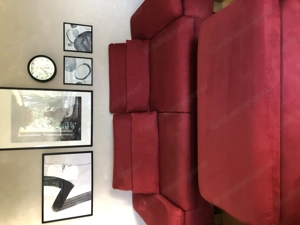 Rote Couch mit Polsterbank Bild 3