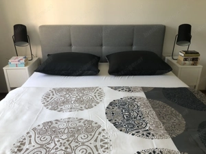 Graues Boxspringbett Bild 2