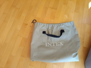 Luftbett mit integrierter Pumpe Bild 3