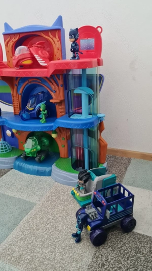 PJ Masks Tower inkl. Helden und Schurken Bild 3