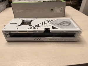 ASUS ROG Strix GeForce RTX 4090 24GB   White Edition, triple Lüfter, 3x DP + 2x HDMI, Top-Zustand