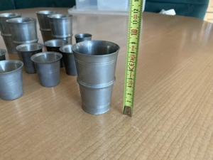 Zinnbecher, Zinnstamperl und kleiner Zinnkrug Bild 2