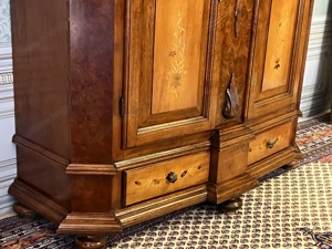 Barock Schrank Landhaus Bauernschrank Nussbaum Kasten Bild 6
