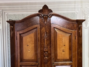 Barock Schrank Landhaus Bauernschrank Nussbaum Kasten Bild 5