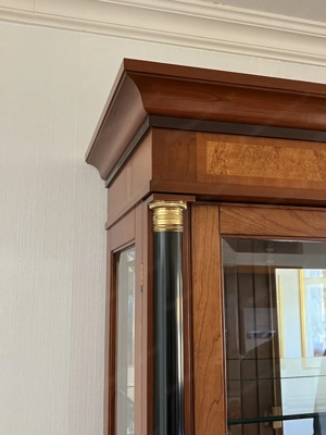 Biedermeier Vitrine SELVA Kirschbaum Stilmöbel sehr guter Zustand Bild 2