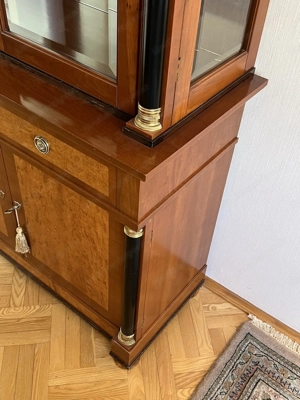 Biedermeier Vitrine SELVA Kirschbaum Stilmöbel sehr guter Zustand Bild 6